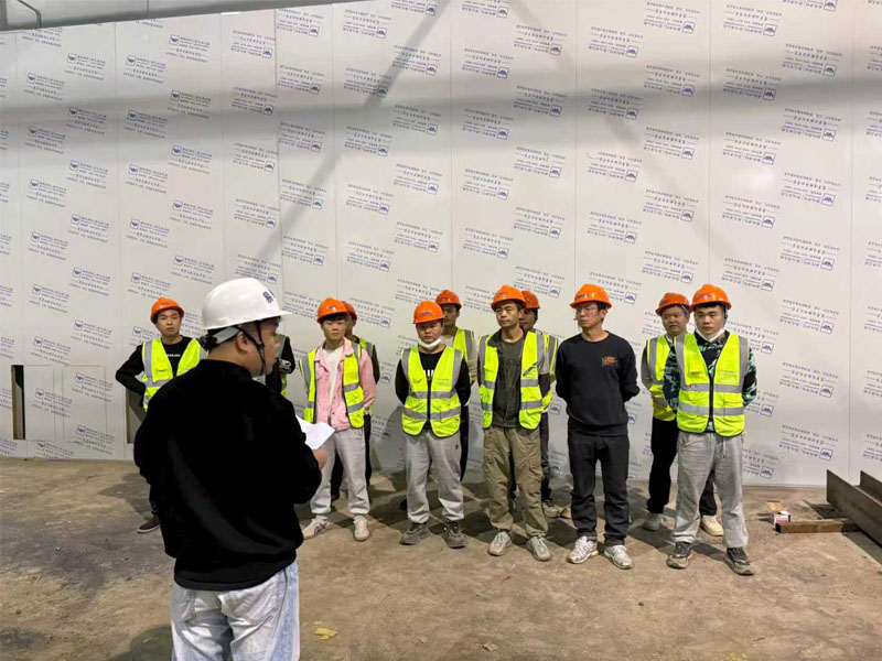 江陰中綠涂布機(jī)凈化車間安裝中